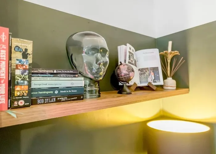 Stylish 2 Bed City Centre House