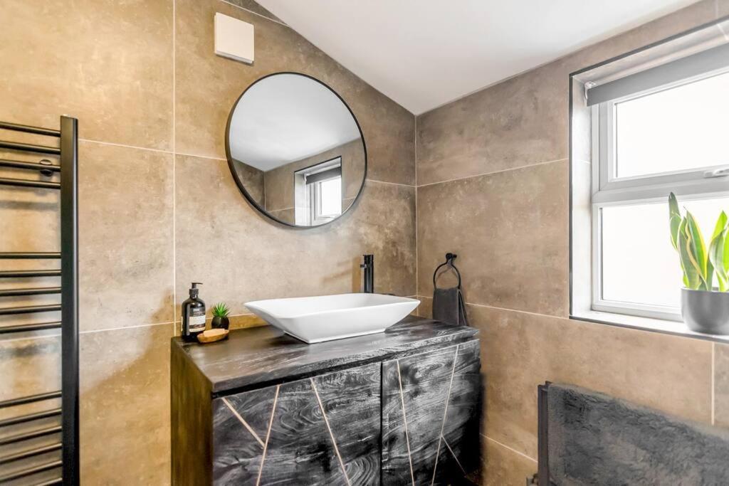 Stylish 2 Bed Centre House Holiday home *